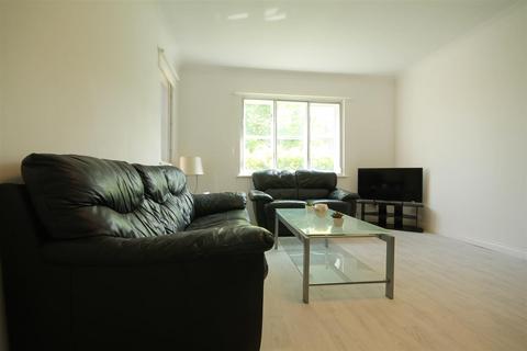 3 bedroom apartment to rent, Sloane Court, Jesmond