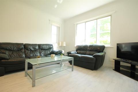 3 bedroom apartment to rent, Sloane Court, Jesmond