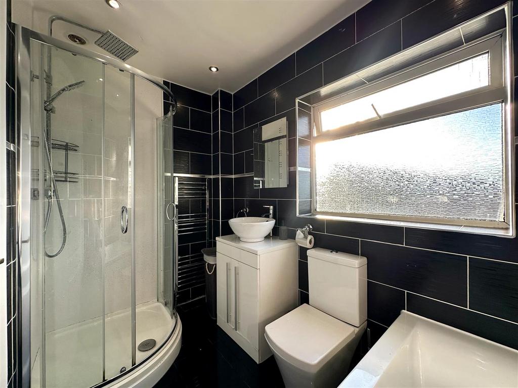 Family Bathroom Aspect 2