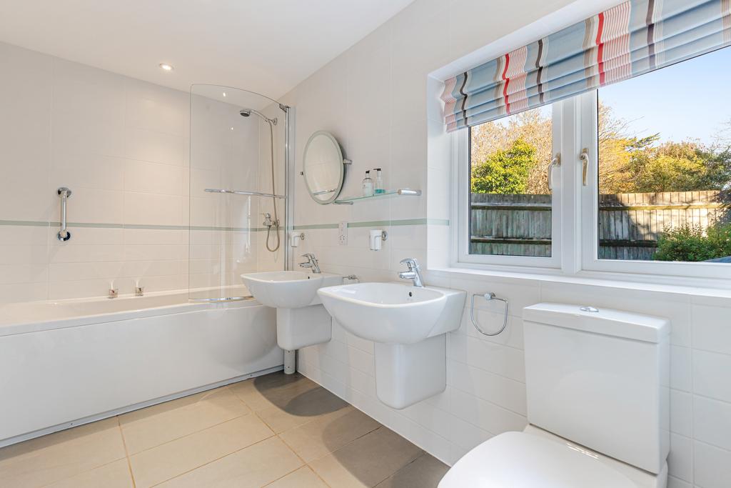 Bed 1 En-Suite