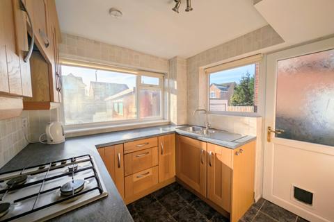 3 bedroom semi-detached house to rent, Newton Close, Wakefield, West Yorkshire, WF1