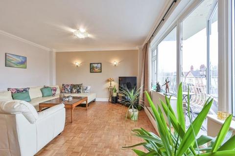 3 bedroom flat for sale, Somerset Lodge, Briar Walk, London, SW15