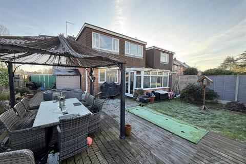 4 bedroom semi-detached house for sale, Clays Lane, Burton on Trent DE14