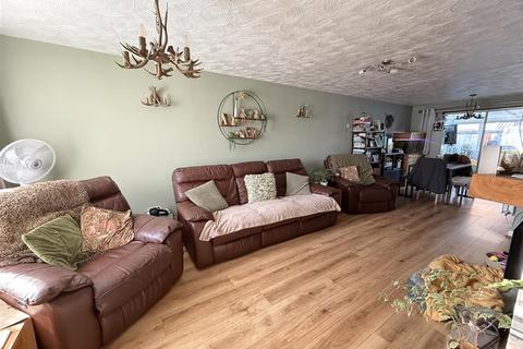 4 bedroom semi-detached house for sale, Clays Lane, Burton on Trent DE14