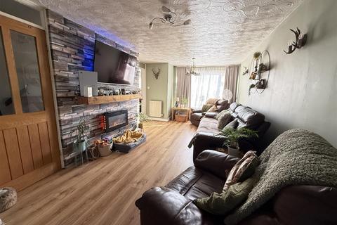 4 bedroom semi-detached house for sale, Clays Lane, Burton on Trent DE14