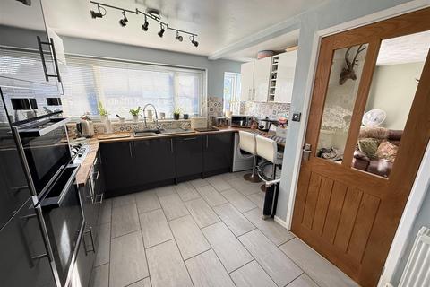 4 bedroom semi-detached house for sale, Clays Lane, Burton on Trent DE14