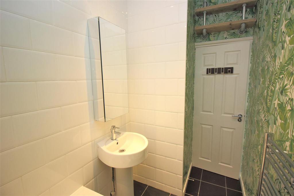 Bathroom 2.JPG