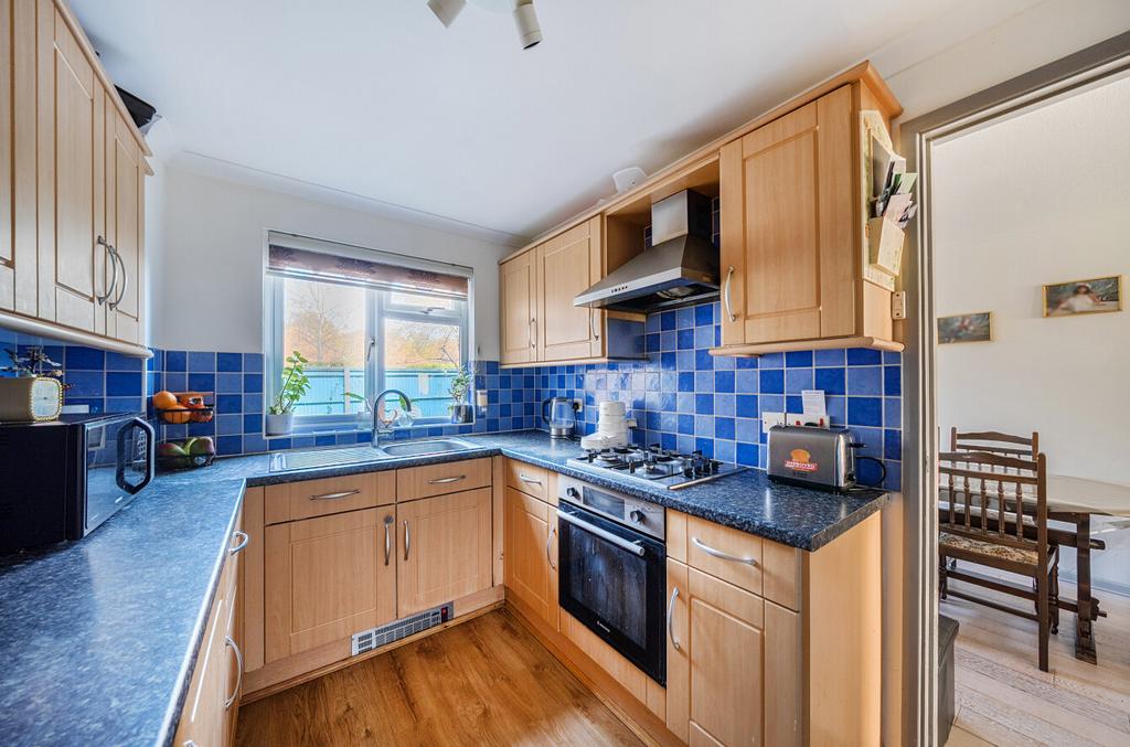 1382166-8-69270f8...