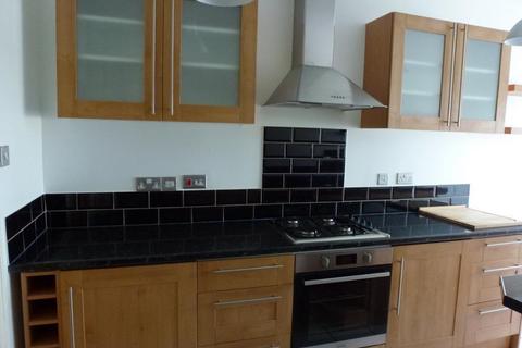 2 bedroom flat to rent, MOULIN AVENUE, WISBOROUGH ROAD, PO5 2RF