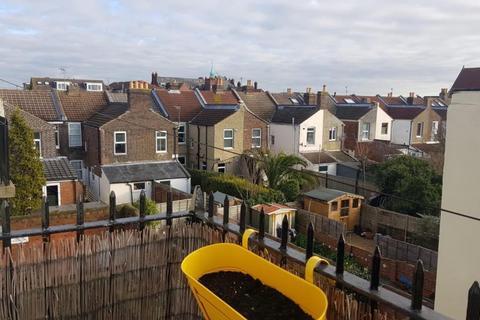 2 bedroom flat to rent, MOULIN AVENUE, WISBOROUGH ROAD, PO5 2RF