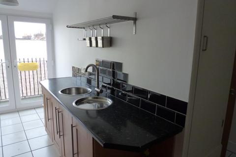 2 bedroom flat to rent, MOULIN AVENUE, WISBOROUGH ROAD, PO5 2RF