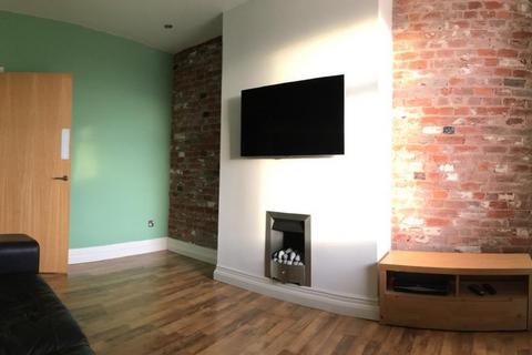 2 bedroom flat to rent, MOULIN AVENUE, WISBOROUGH ROAD, PO5 2RF