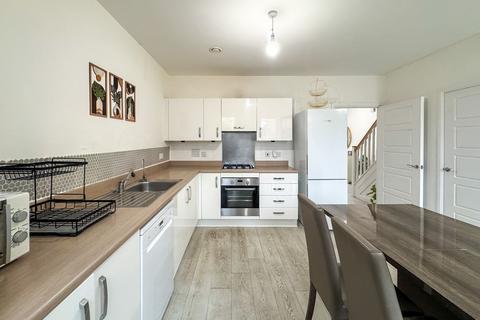 3 bedroom end of terrace house to rent, Edgecumbe Avenue, London, NW9