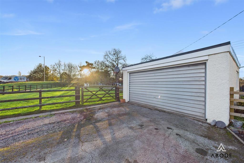 CAM03473 G0-PR0509-STILL056.jpg