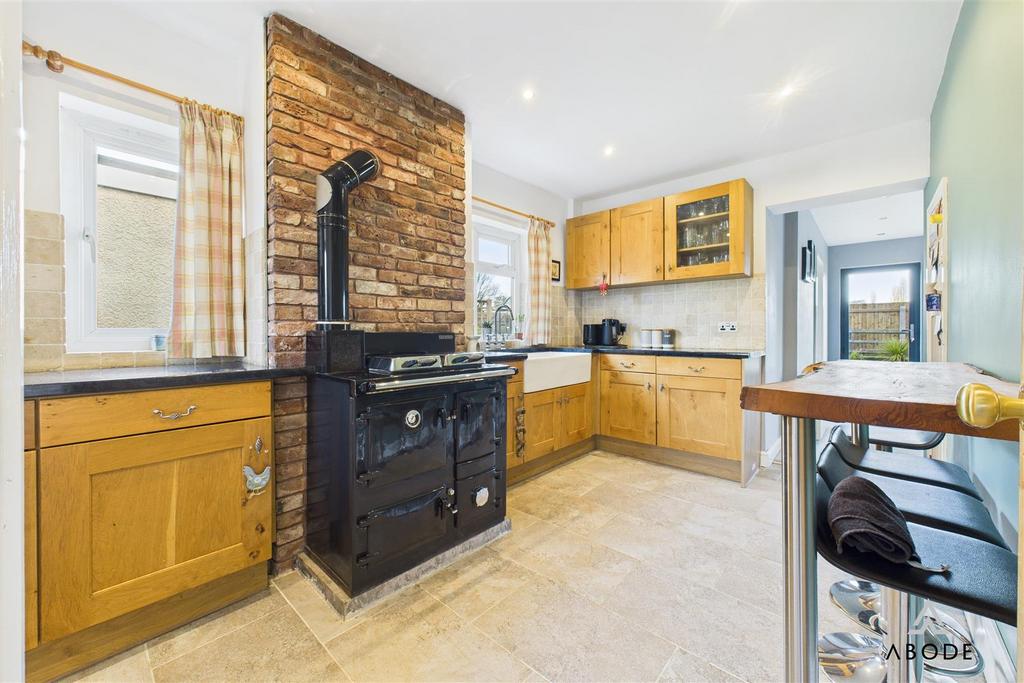 CAM03473 G0-PR0509-STILL022.jpg