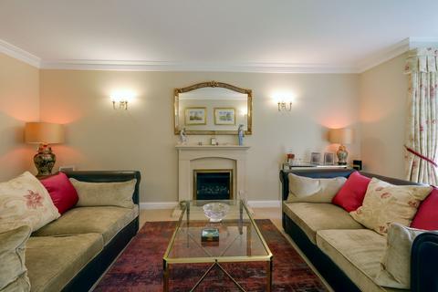4 bedroom detached house for sale, Manor Road North, Hinchley Wood, KT10