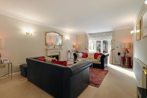 4 bedroom detached house for sale, Manor Road North, Hinchley Wood, KT10
