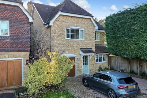 4 bedroom detached house for sale, Manor Road North, Hinchley Wood, KT10