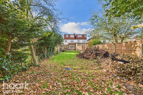 4 bedroom semi-detached house for sale, Mashiters Walk, Romford, Marshalls Park, RM1
