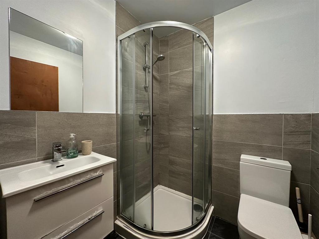 Bathroom 3.jpg