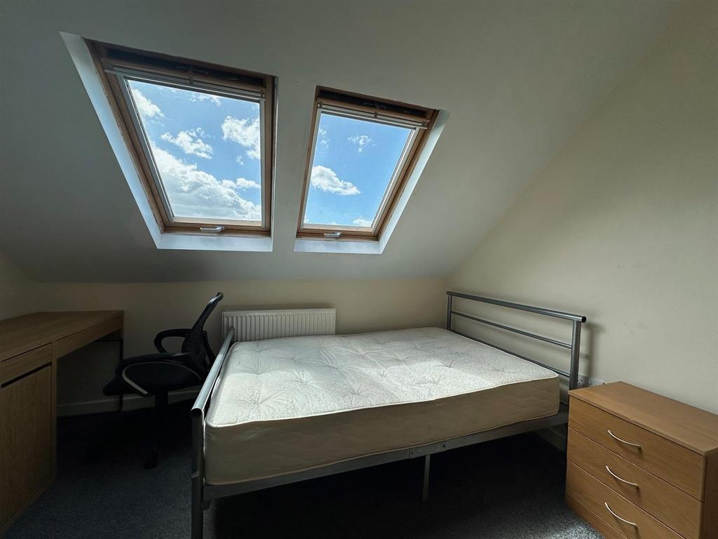 Bedroom 8.jpg
