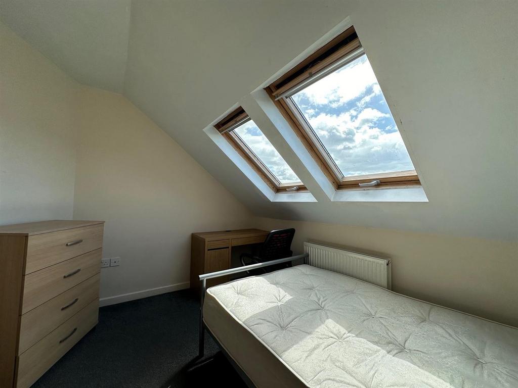 Bedroom 8a.jpg