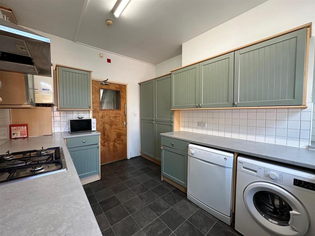 Kitchen3.jpg
