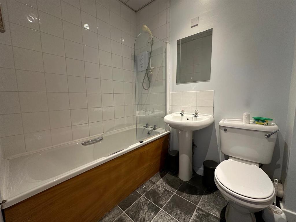 Bathroom 1.jpg