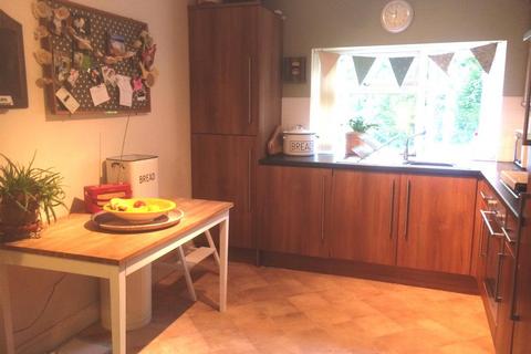 1 bedroom semi-detached bungalow to rent, Watleys End Road, Bristol BS36
