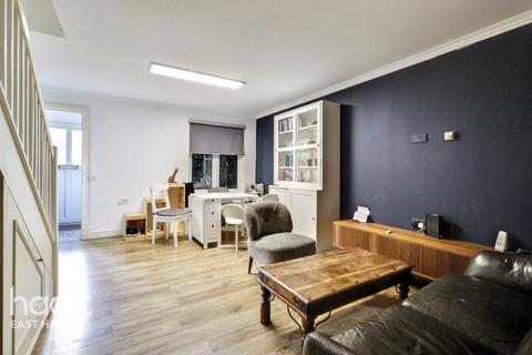 undefined, Pembroke Road, London