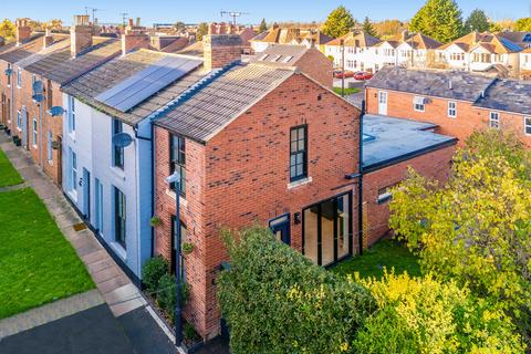 3 bedroom end of terrace house for sale, South Terrace, Whitnash, Leamington Spa, Warwickshire CV31 2HY