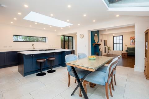 3 bedroom end of terrace house for sale, South Terrace, Whitnash, Leamington Spa, Warwickshire CV31 2HY