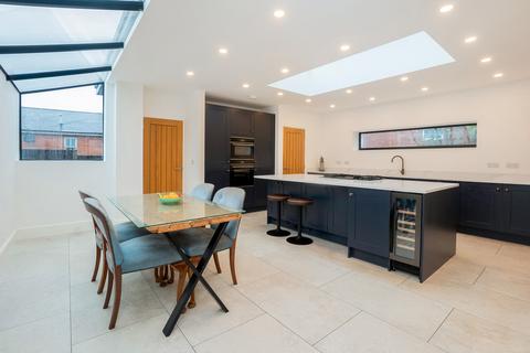 3 bedroom end of terrace house for sale, South Terrace, Whitnash, Leamington Spa, Warwickshire CV31 2HY