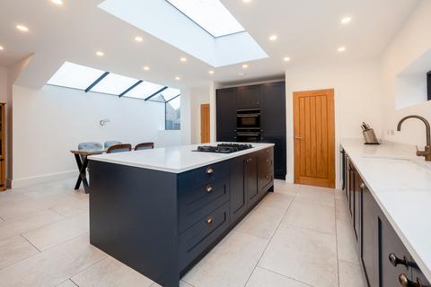 3 bedroom end of terrace house for sale, South Terrace, Whitnash, Leamington Spa, Warwickshire CV31 2HY