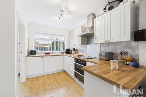 3 bedroom semi-detached house for sale, Lancaster Drive, Hull