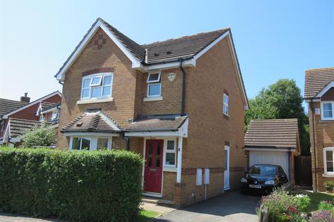 3 bedroom detached house to rent, Vitre Gardens, Lymington