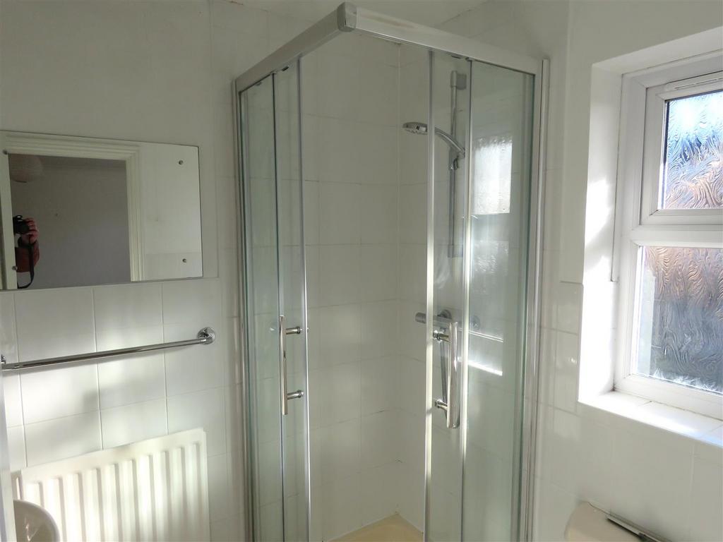 En suite shower
