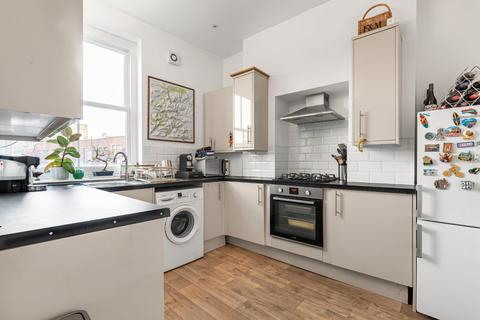 2 bedroom duplex to rent, The Pavement, London, SW4