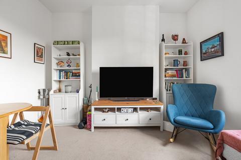 2 bedroom duplex to rent, The Pavement, London, SW4