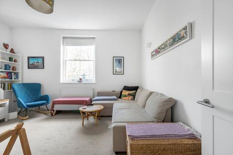 2 bedroom duplex to rent, The Pavement, London, SW4