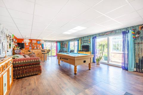 6 bedroom chalet for sale, Anne Stannard Way, Bacton