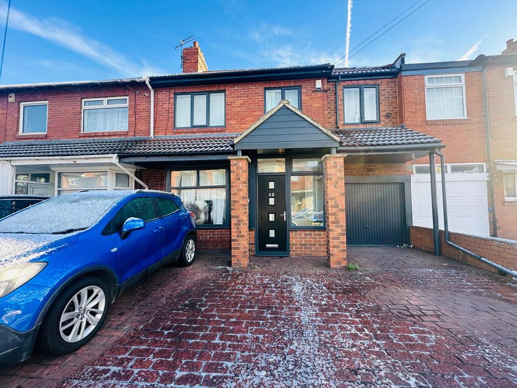 5 bed semi-detached house for sale