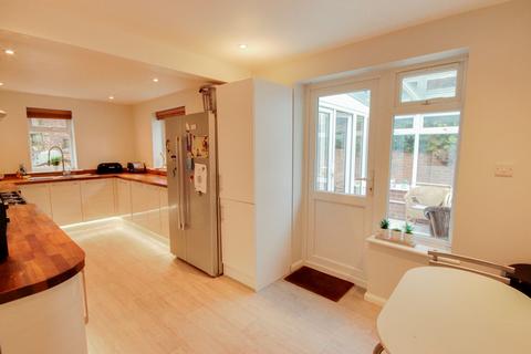 3 bedroom semi-detached bungalow for sale, Farlington Avenue, Haywards Heath, RH16