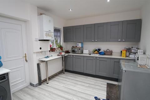 undefined, Botany Avenue, Bradford