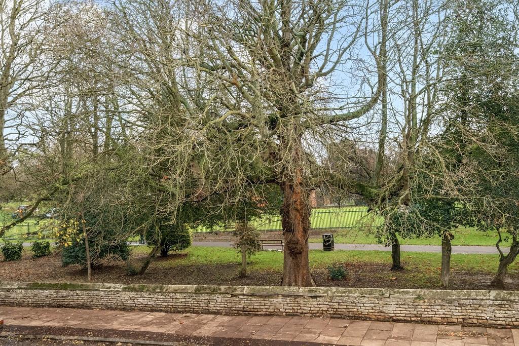 View Abington Park