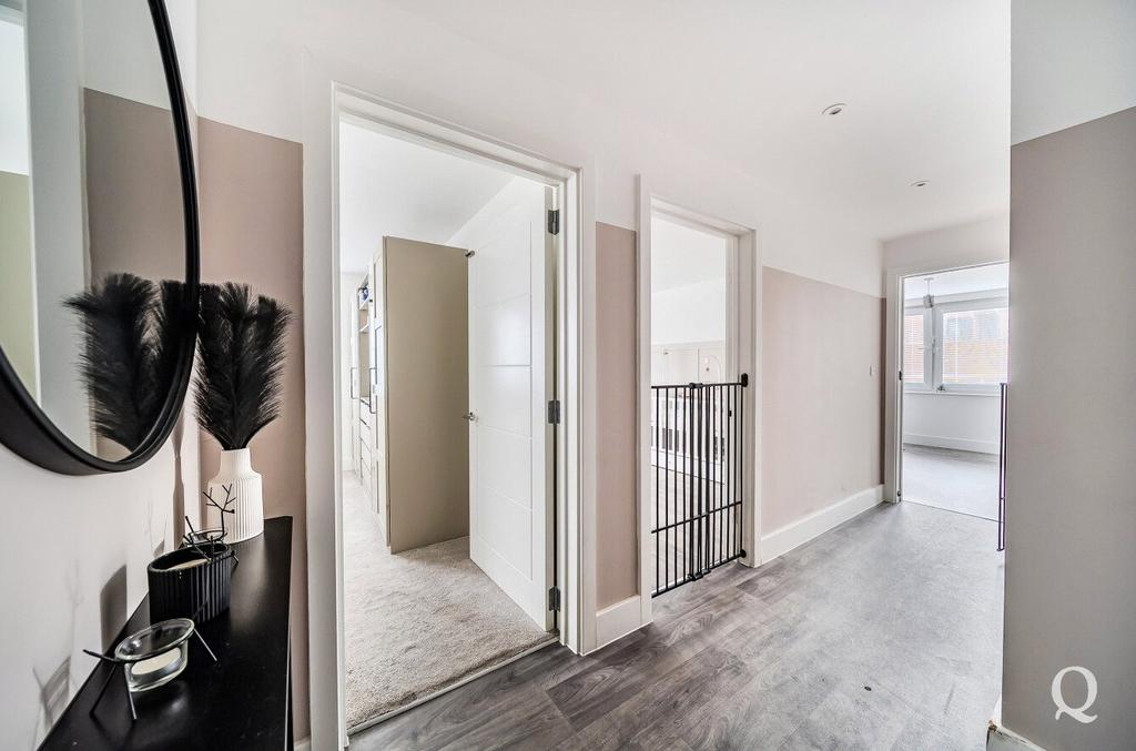 E8b28f7b-82d5-4c3...