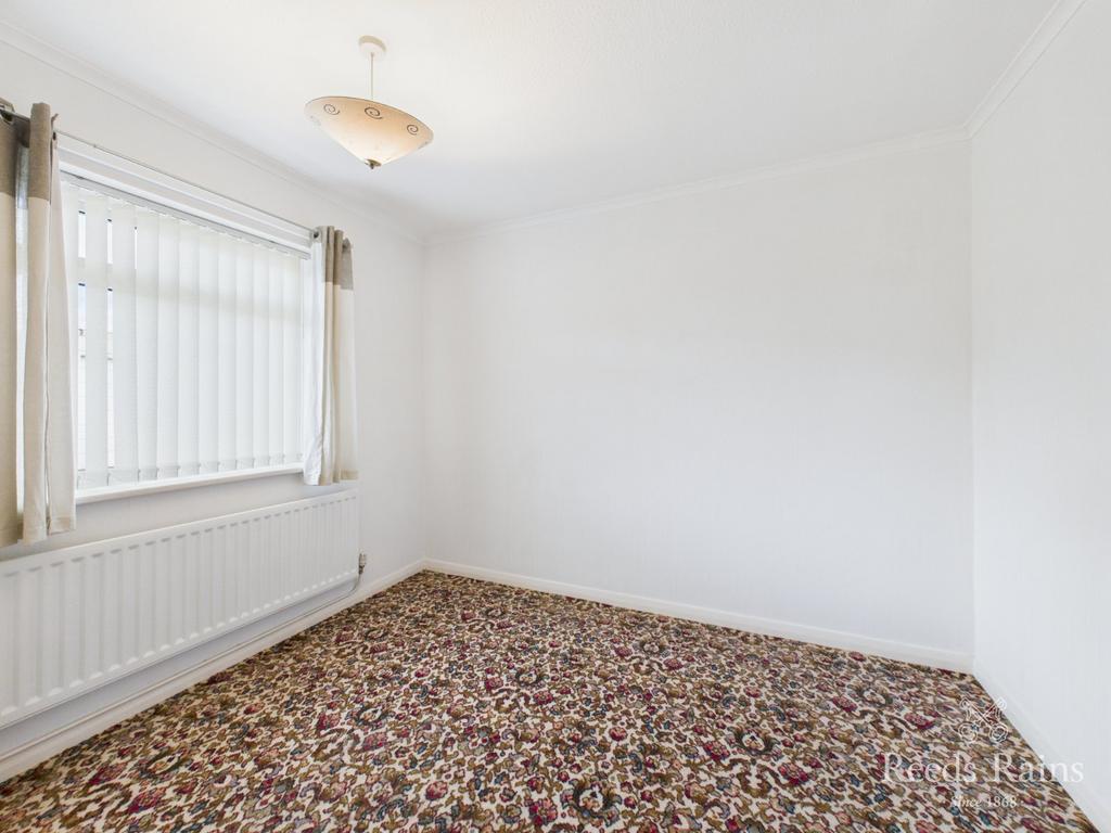 Bedroom 2/Dining Roo
