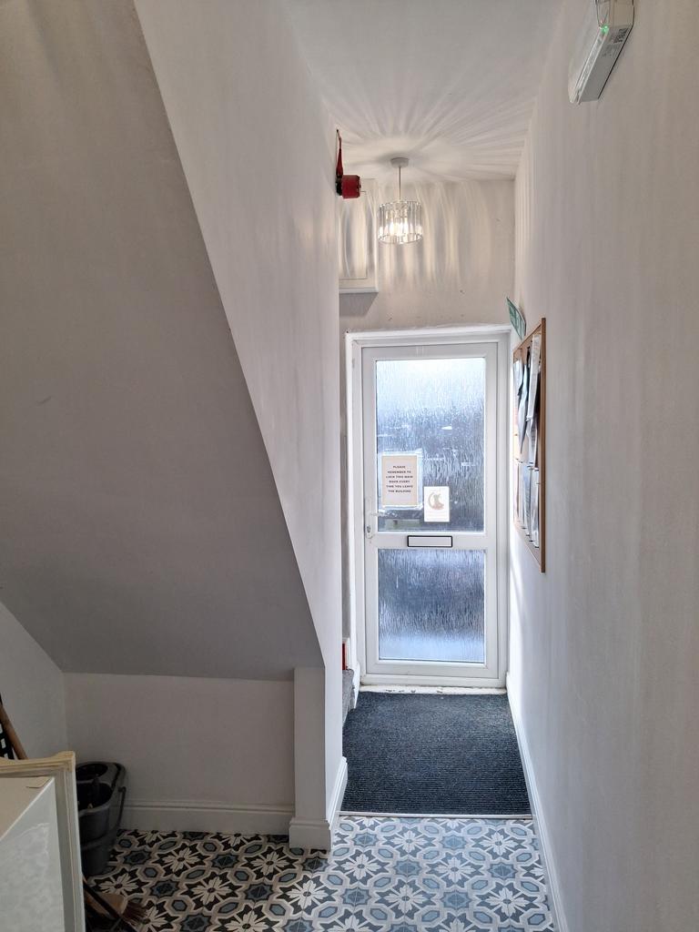 1st Floor communal entrance