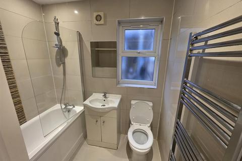 3 bedroom flat to rent, Coleraine Road, Wood Green, N8