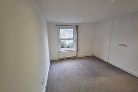 3 bedroom flat to rent, Coleraine Road, Wood Green, N8